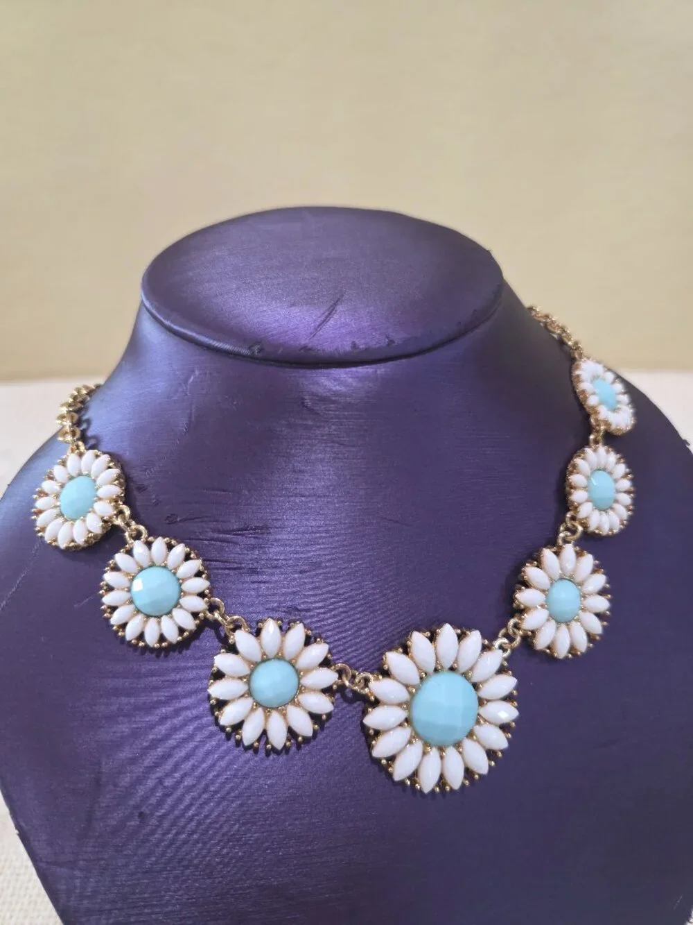 Retro White Blue Daisy Flower Statement Bib Collar Gold Floral Necklace